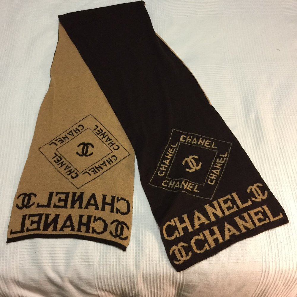 CHANEL LOOK SCARF